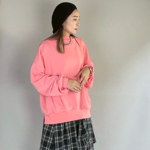 レディース　ボリューム袖ビッグプルオーバー（NATSUMI）
