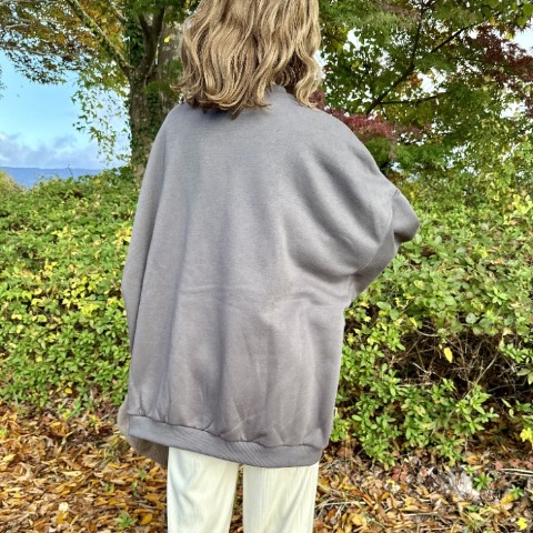 レディース　ルーズフィットロゴプルオーバー（MAYO）