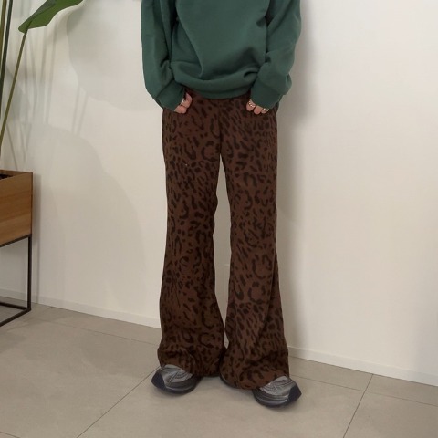 【高身長さん向け】レディース　コーデュロイヒョウ柄フレアパンツ（saori）