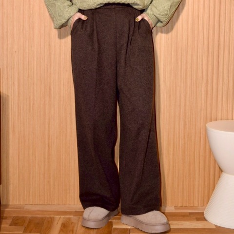 レディース　ニットソーフロントタックパンツ（ちょこび）