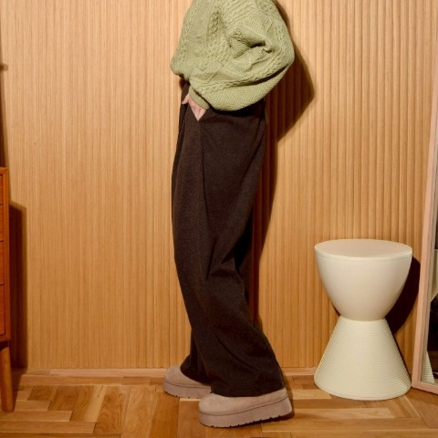 レディース　ニットソーフロントタックパンツ（ちょこび）