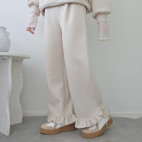 レディース　裾フリルパンツ（りんご）