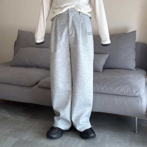 【低身長さん向け】レディース　刺繍ロゴタックスウェット（akaru）