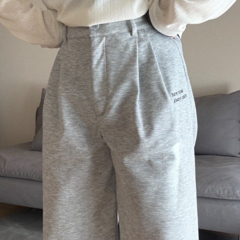 【低身長さん向け】レディース　刺繍ロゴタックスウェット（akaru）