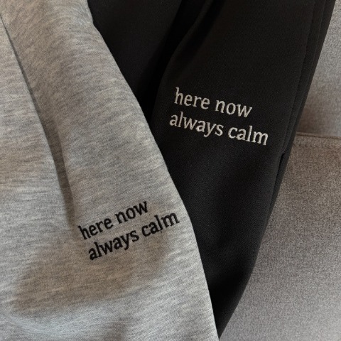 【低身長さん向け】レディース　刺繍ロゴタックスウェット（akaru）