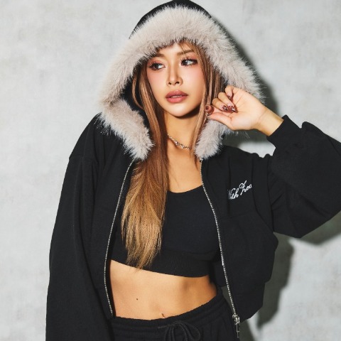 レディース　ファーフードジップアップフーディ（かとみか）