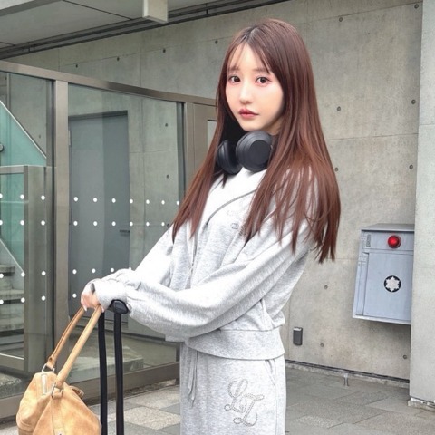 レディース　ラインストーンロゴジップパーカ（yuna）