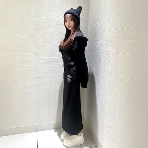 レディース　ラインストーンロゴジップパーカ（yuna）