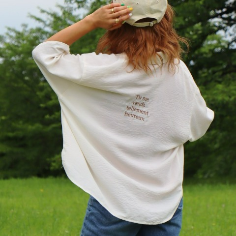 レディース　バック刺繍デザイン開襟シャツ（Nozomi）