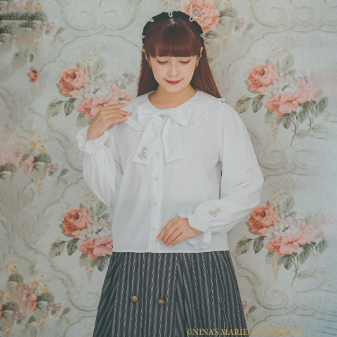 レディース　ロゴ刺繍リボンブラウス（青木美沙子×NINA'S）