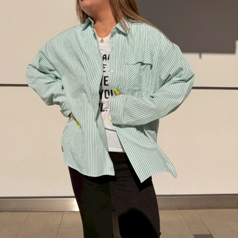 レディース　シャツ（ちゃんゆり）