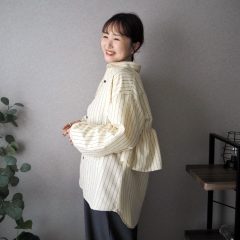 レディース　フリルストライプシャツ（omi）