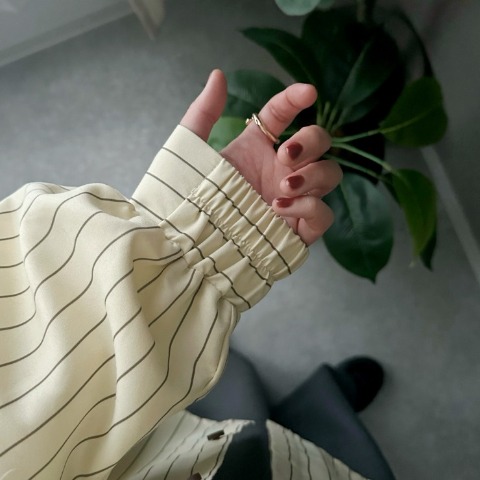 レディース　フリルストライプシャツ（omi）