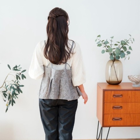 レディース　花柄プリーツビスチェ（serimash）