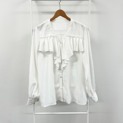 レディース　ラッフルブラウス(chihiro)