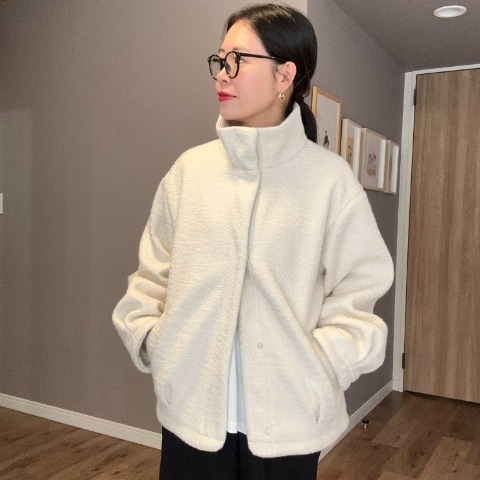レディース　シープ調ボアスタンドブルゾン（ammy）
