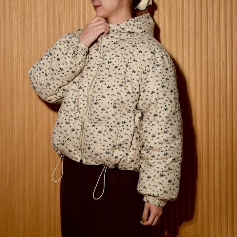 レディース　小花柄コールテン中綿フーディーブルゾン（ちょこび）