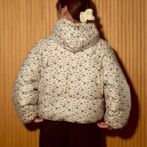 レディース　小花柄コールテン中綿フーディーブルゾン（ちょこび）