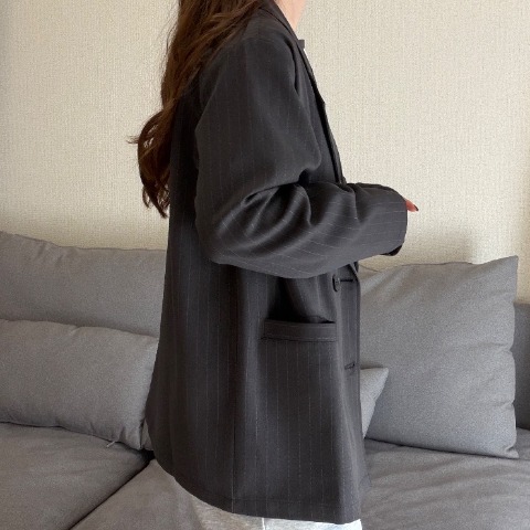 レディース　ピンストライプ柄オーバーサイズテーラージャケット（akaru）