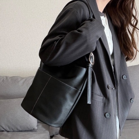 レディース　ピンストライプ柄オーバーサイズテーラージャケット（akaru）