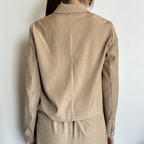 レディース　テーラードジャケット（yurika）