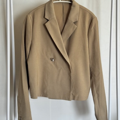 レディース　テーラードジャケット（yurika）