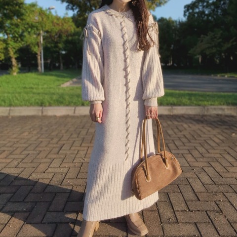 レディース　ステッチ使いニットワンピース（Daaco）