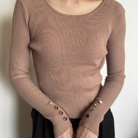 レディース　袖ボタン付きニットプルオーバー（yurika）
