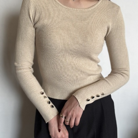レディース　袖ボタン付きニットプルオーバー（yurika）