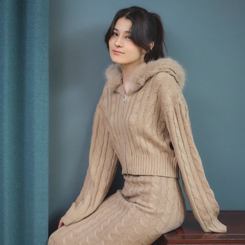 レディース　ファー×ケーブル編みジップニットパーカー（2PINK）