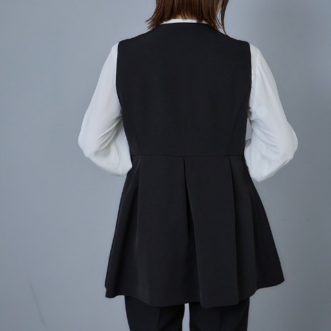 レディース　ジレ（田中里奈）