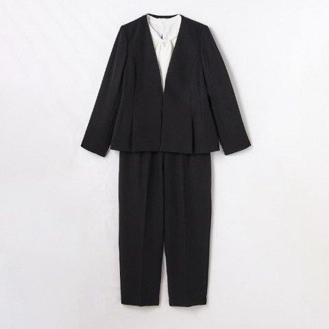 レディース　スーツ（Hina）