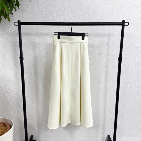 レディース　フレアスカート（西山茉希）