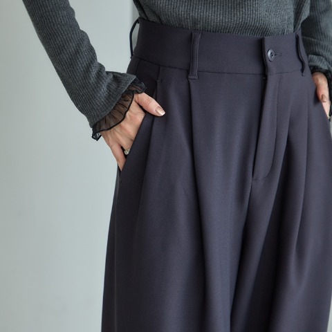 レディース　ワイドパンツ（田中里奈）