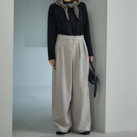 レディース　ワイドパンツ(田中里奈）