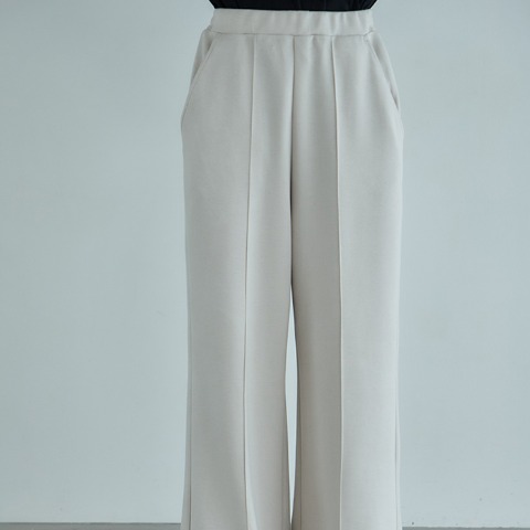 レディース　フレアパンツ（田中里奈）