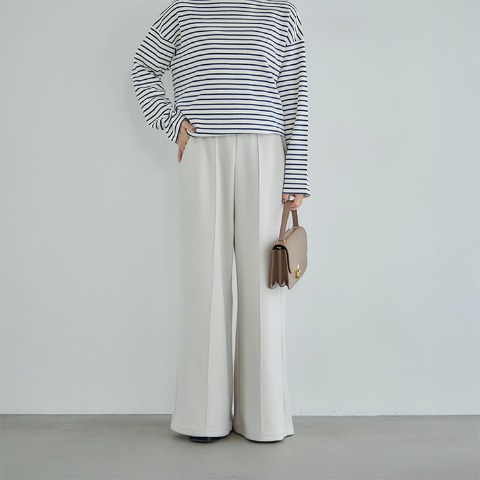 レディース　フレアパンツ（田中里奈）