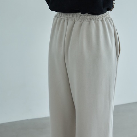 レディース　フレアパンツ（田中里奈）