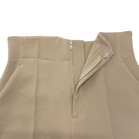 レディース　ストレートパンツ（西山茉希）