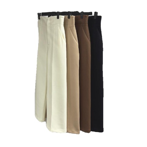 レディース　ストレートパンツ（西山茉希）