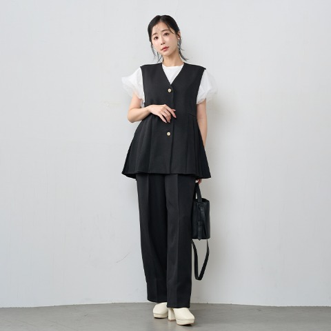 レディース　ペプラムジレ+ストレートパンツ（休井 美郷）