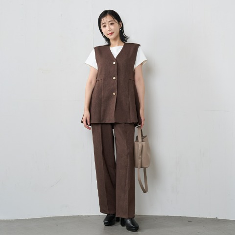 レディース　ペプラムジレ+ストレートパンツ（休井 美郷）