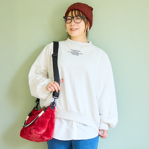 レディース　裏起毛ロゴトレーナー（おかだゆり）