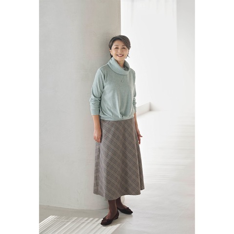 レディース　アクセサリー付プルオーバー（hareiro）