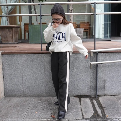 レディース　配色ロゴオーバーサイズプルオーバー（YUI）