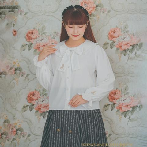 レディース　ロゴ刺繍リボンブラウス（青木美沙子×NINA'S）