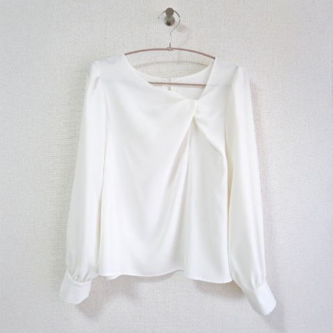 レディース　アシメツイストブラウス（Yuiko）