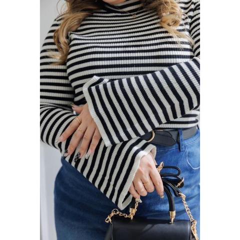 レディース　袖フレアニットプルオーバー（らむちゃん）