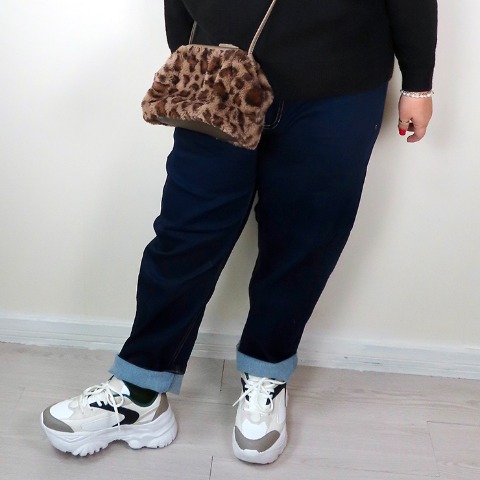 レディース　裏起毛テーパードデニムパンツ（すもも）