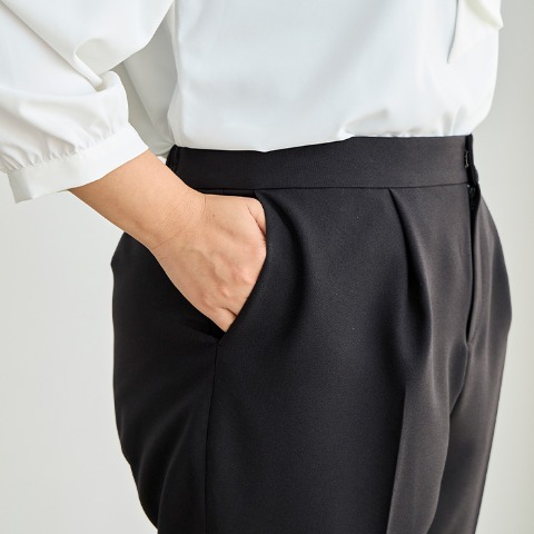 レディース　テーパードパンツ（Runa）